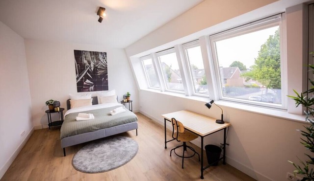 Crispy 3 Bedroom Serviced Apartment 117m2 -ESS38C-