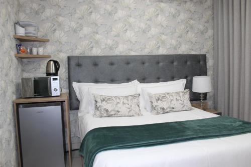 Cronin Luxury Accommodation Room 1