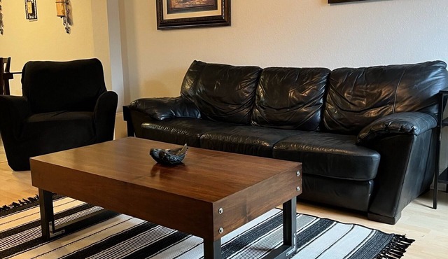 Cute Townhome 9 min to Uptown, Queen & Full Beds+YoutubeTV+Redzn