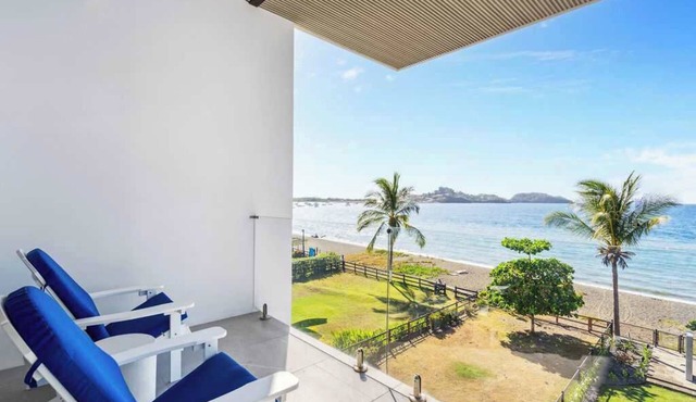 Daily Breakfast Included & Infinity Pool Paradise