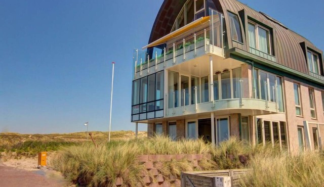 De Zeeparel by Interhome