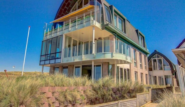 De Zeeparel by Interhome