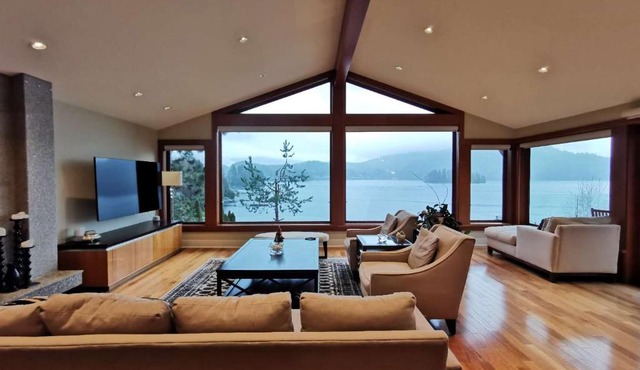Deep Cove Stunning Waterfront Whole House