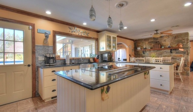 Deer Run Retreat W/Indoor Pool & Hot Tub