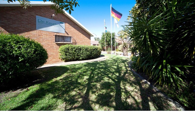 DeKeurboom Guesthouses. (Helen's Cottage)