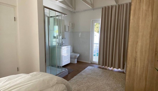 Delightful 1-bedroom apartment in vibrant Johannesburg neighborhood