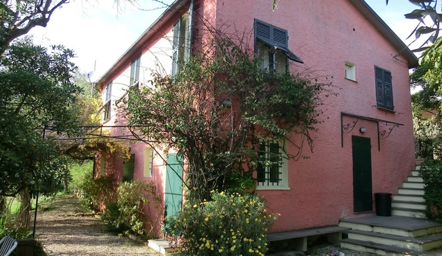 Delightful 4-bedroom villa in private olive grove with WiFi in Chiavari