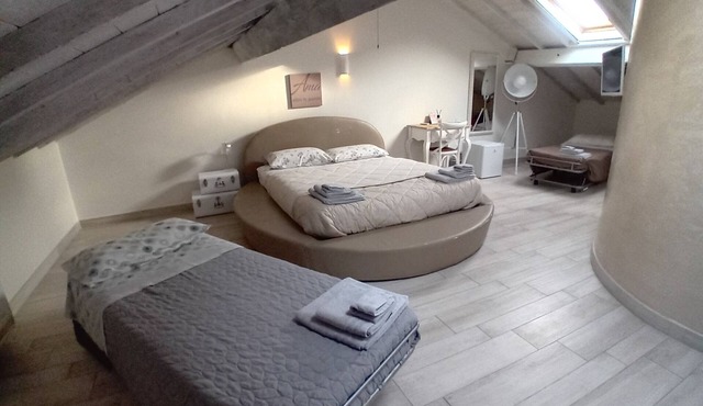 DELUXE DOUBLE ROOM WITH ROUND BED IN THE CENTER OF ALBENGA UP TO 4 PEOPLE