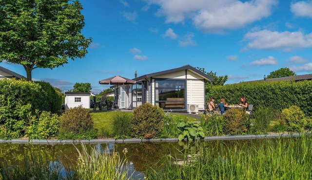 Detached and comfortable 5-person holiday home by the sea
