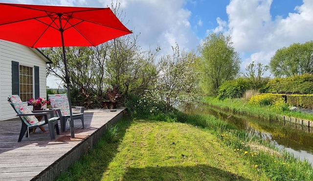 Detached chalet with beautiful terrace, near Alkmaar