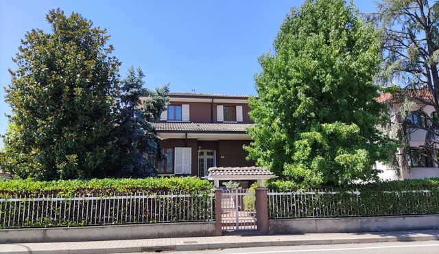 Detached house surrounded by its own green space - Host Betty & Mauro