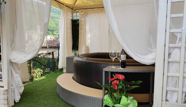 DETACHED HOUSE WITH PRIVATE GARDEN