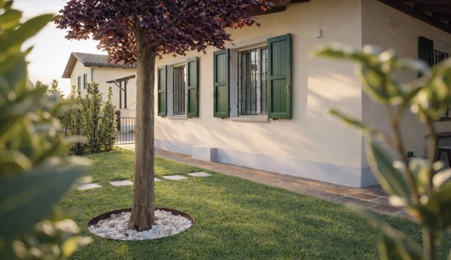 Detached villa with private garden within a Residence