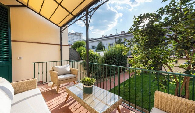 "Dimora San Frediano" - Luxurious Oltrarno’s jewel with patio and garden