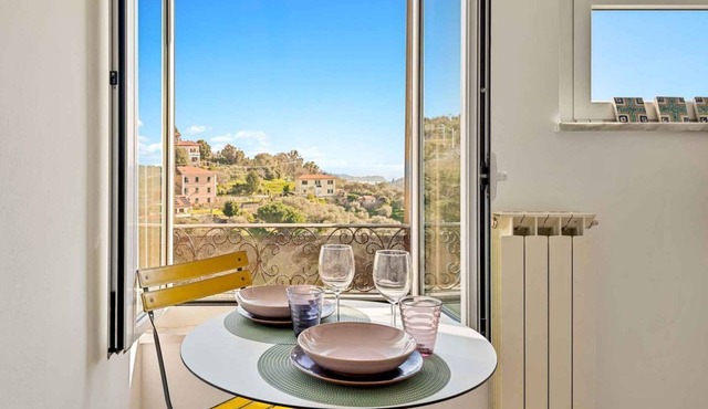 Discover your oasis of relaxation in Pitelli, a charming village overlooking the sea! We present you a splendid holiday home ideal for families and groups of up to 4 people.The house consists of two welcoming and tastefully furnished bedrooms, perfect fo