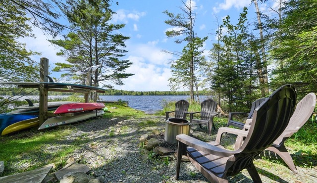 DOCKSIDE DAYS-LAKEFRONT in Lake Naomi! Boating, Sunsets and Year-Round Fun