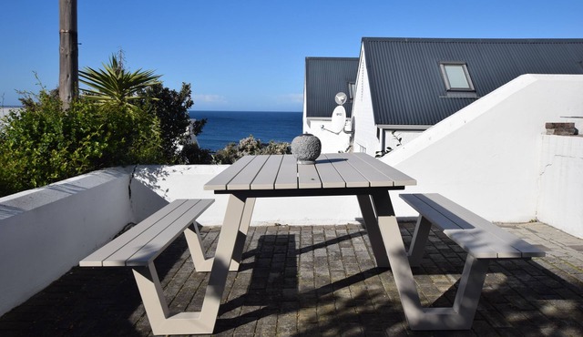 Dolphin House Apartments