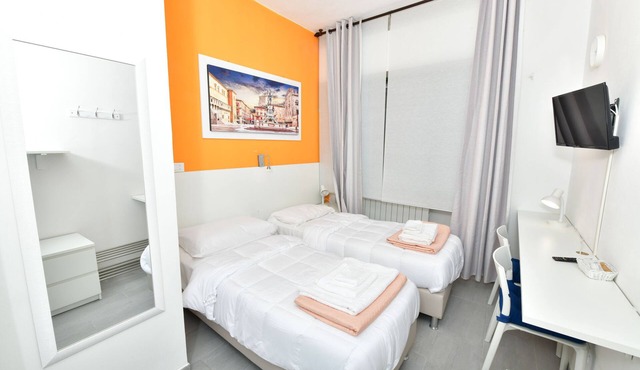 Double room with private bathroom