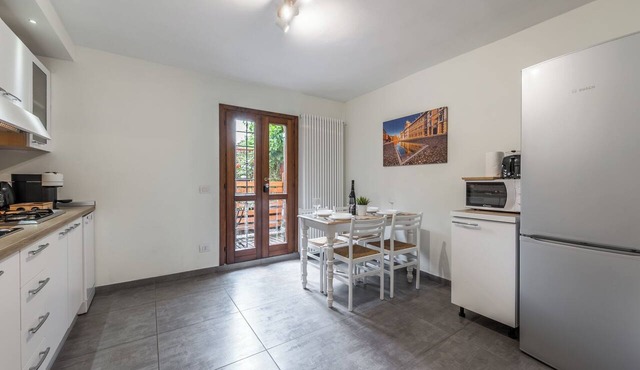 [DOWNTOWN MODENA WITH PARKING AND SMALL GARDEN] AT THE MULEIN