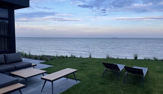 Dream chalet directly on the IJsselmeer