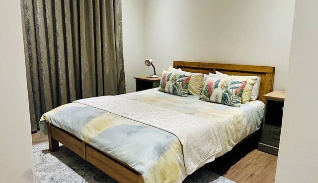 DuchessT Comfort – Stylish Stay with Backup Power, Wi-Fi & Rooftop Pool