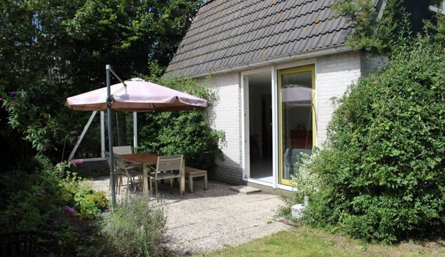 Dune Bungalow directly against the dunes for 5 persons. Holiday home family, Quiet location, Walking in nature, Beach.