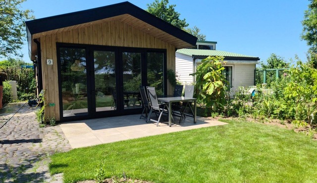 Dune lodge directly against the dunes for 4 persons. Near the Beach. Alkmaar Cheese Market.