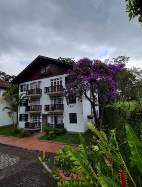 duplex aconchegante com varanda em condominio