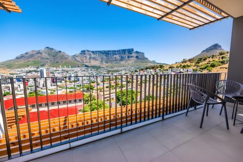 Duplex Penthouse with 3 Balcony's I Table Mountain Panoramic Views