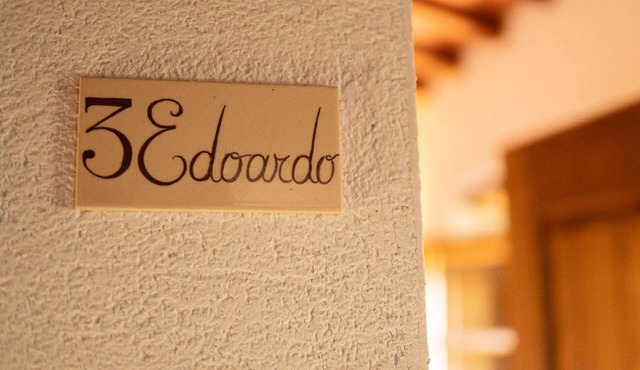 Edoardo' holiday flat with pool