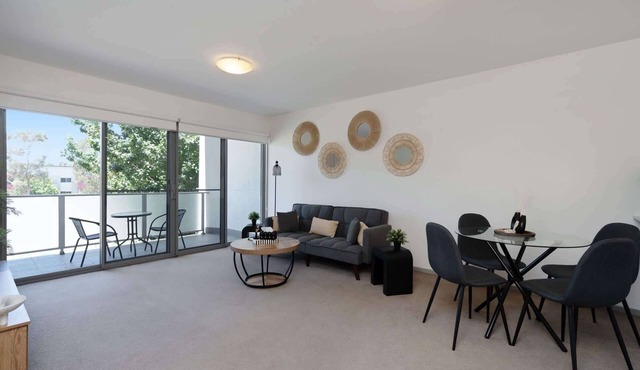 Elegant 2-Bed Apartment with Balcony