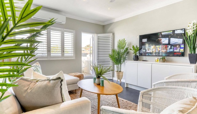 Elegant 2 Bedroom 1 Bath Apartment Near Sea Point Promenade