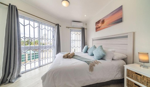 Elegant 2 Bedroom Apartment 150m from Beach - 2 Palms