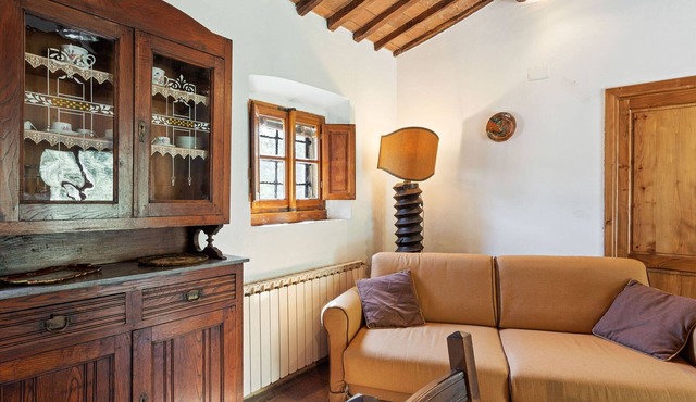 Elegant 2-Bedroom Holiday Home in Tuscan.