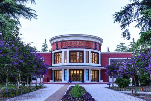 Elegant 2-Suite Residence, near the Thermal Baths