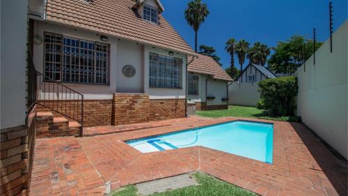 Elegant 5BR House with Pool, Gourmet Kitchen and Reliable Generator