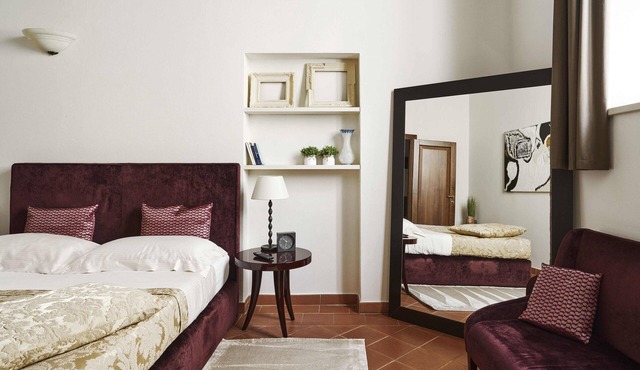 Elegant apartment in historic building city center