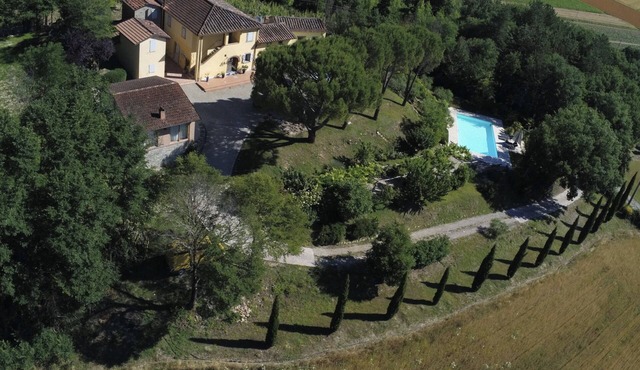 Elegant lemon house in a typical Tuscan farmhouse.