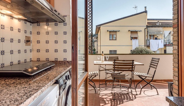 Elegant Townhouse with 4 Bedrooms, Terrace, and Parking 10 Minutes from Florence