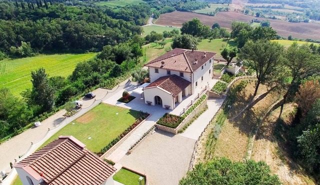 Elegant Villa in Figline, near the Mall,A/C,Sauna,saltwater heatable pool,sl 18