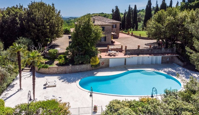 Elegant Villa Letizia with private pool and beautiful panoramic view over the Marche region, just 7
