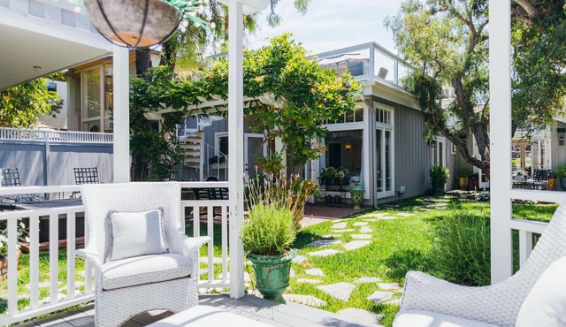 Elegantly Decorated Single-Story Home with Soaring Ceilings and Large Yard
