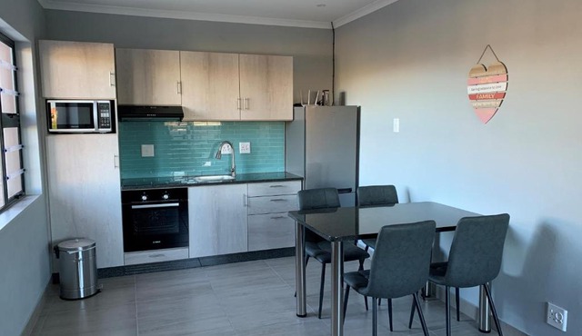 Elephant House, 2 bedroom House, Next to Pilanesberg and Sun City