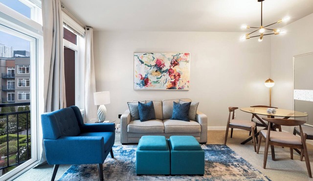 Enchanting Condo in Heart of Seattle w/Parking!