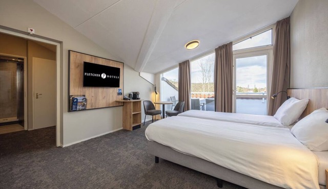 Enjoy Elegant Stay with Terrace, Indoor Pool & Walks in Schoorl Dunes