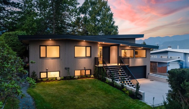 Enjoy the mountains and the ocean from this clean and cozy Deep Cove Suite