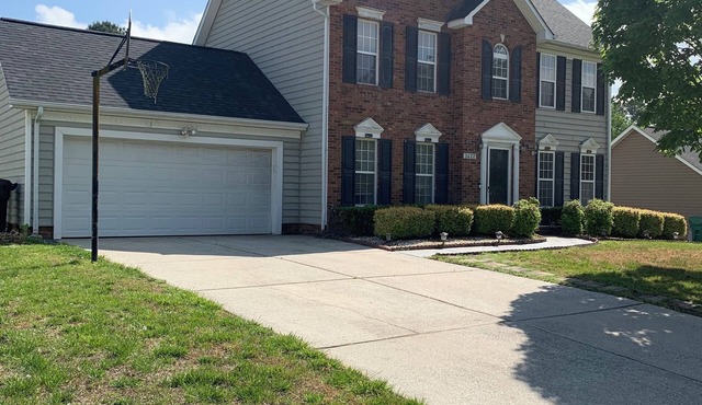 Enjoyable 3-bedroom house with AC in charming High Point