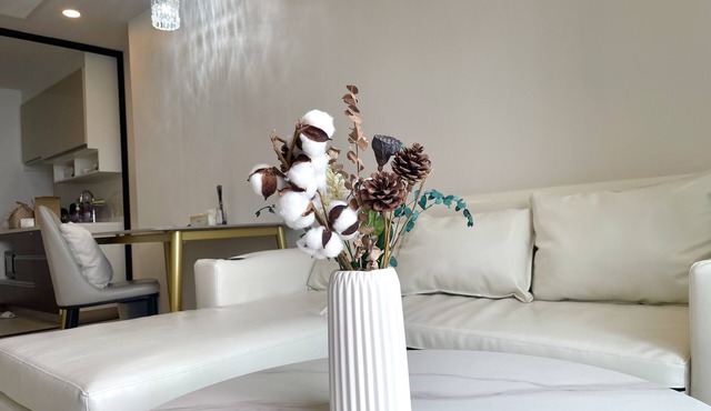 Entire Condo 5 min walk to Iconsiam/BTS Klongsan Super fast wifi