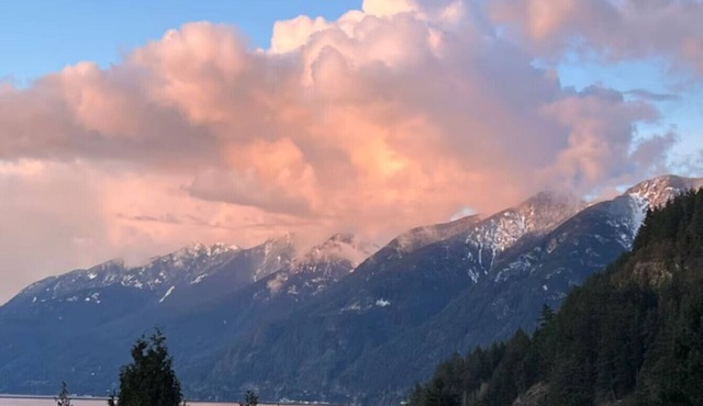Entire home near water, shops and park in West Van