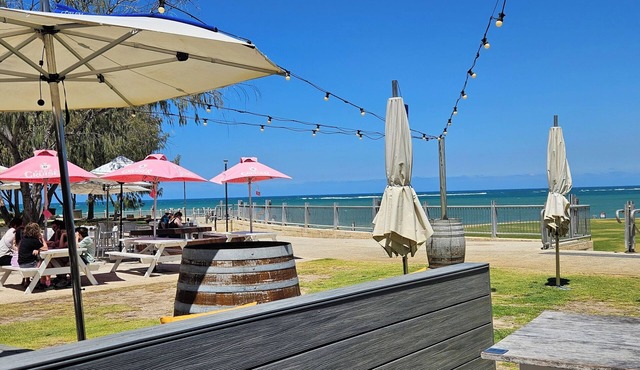 Entire rental unit in Alkimos, Australia. 3 min walk to the beach.